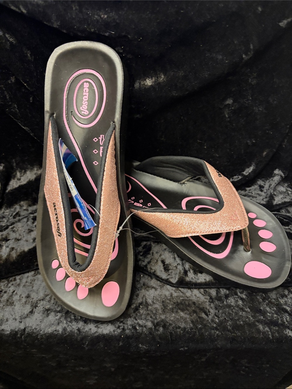 Aerosoft flip flops in sparkling pink size 9